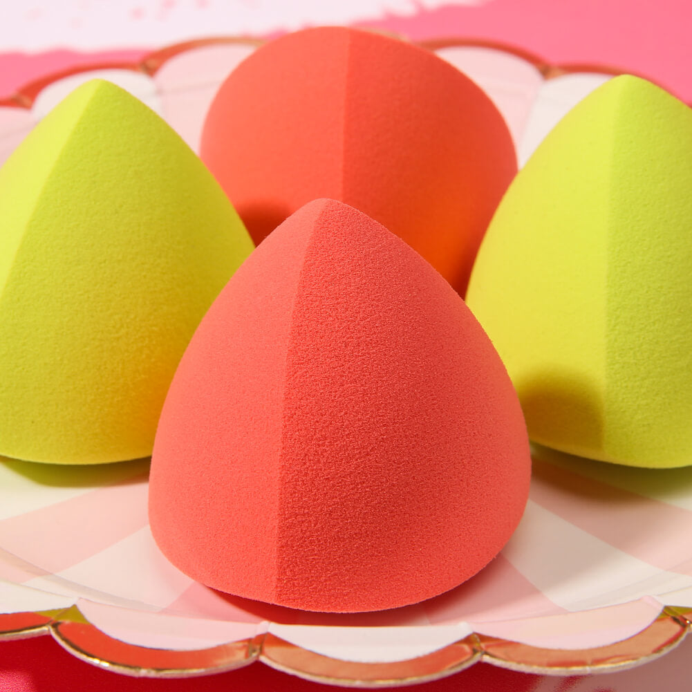 Dreaming of Unicorns - 17 Piece of Makeup Brush Set with 4pcs Makeup Sponges