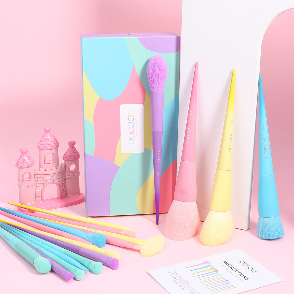 Dreaming of Unicorns - 17 Piece of Makeup Brush Set with 4pcs Makeup Sponges