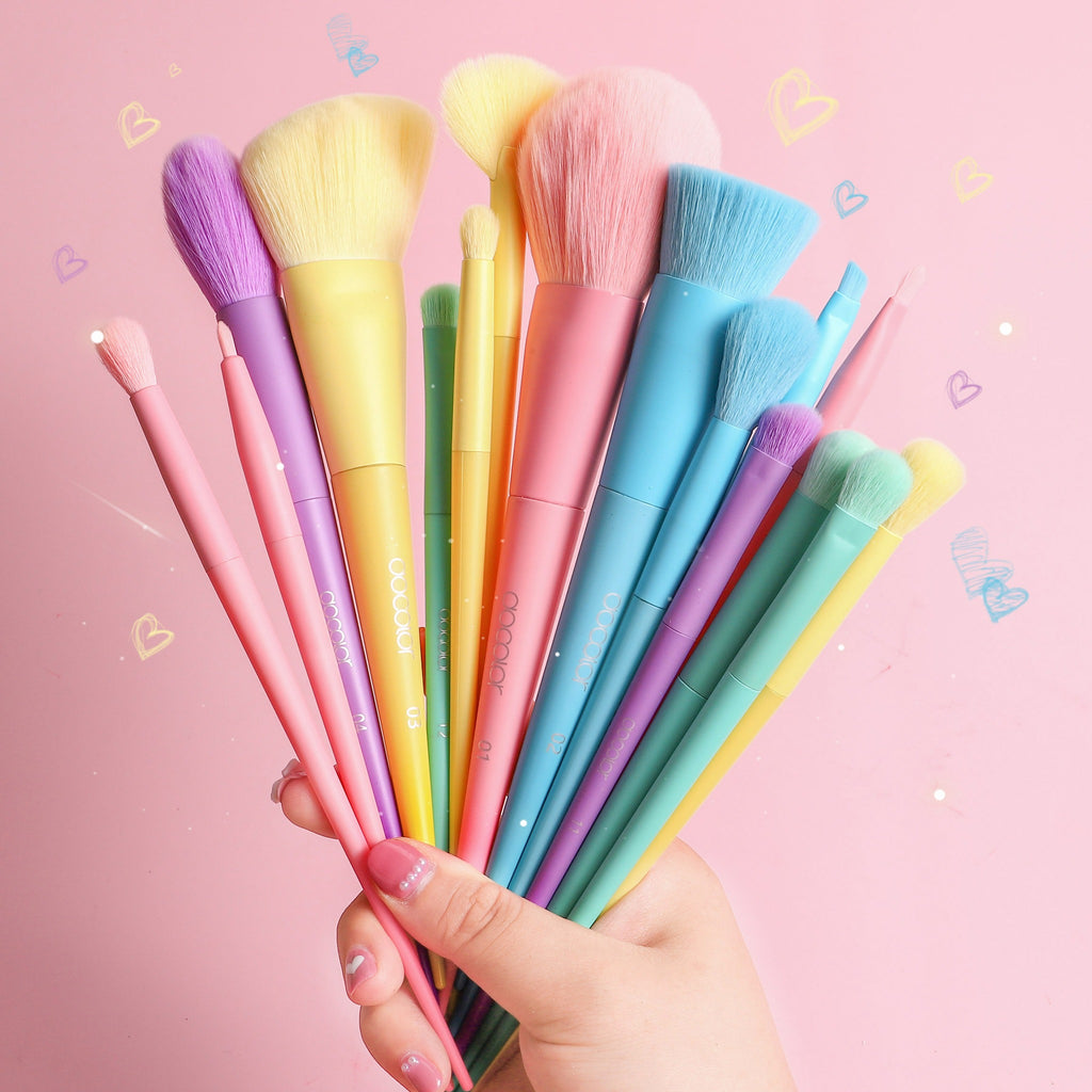 Dreaming of Unicorns - 17 Piece of Makeup Brush Set with 4pcs Makeup Sponges