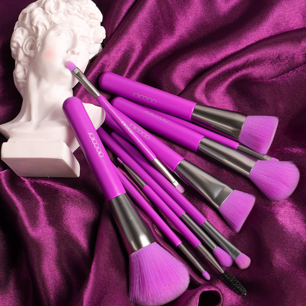 How Many Makeup Brushes are in your Daily Routine?