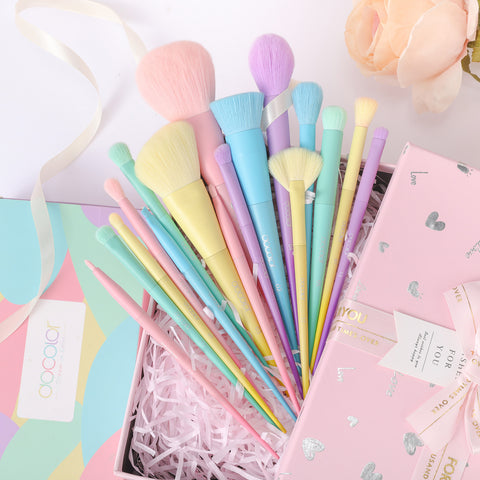 Dreaming of Unicorns - 17 Piece of Makeup Brush Set