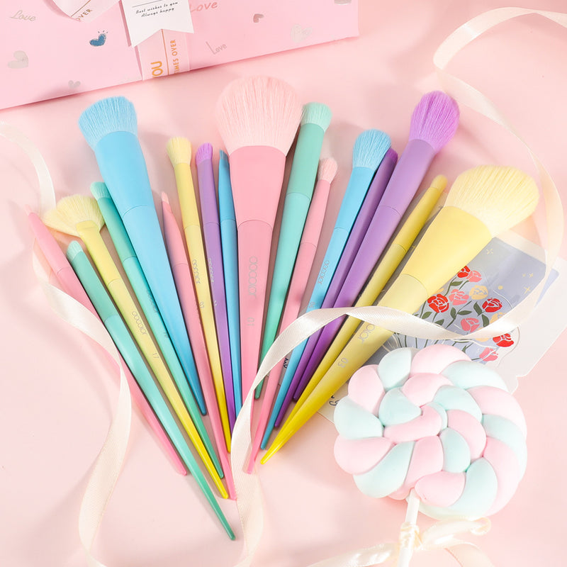 Dreaming of Unicorns - 17 Piece of Makeup Brush Set with 4pcs Makeup Sponges