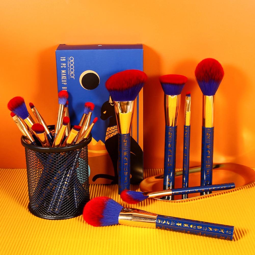 Makeup Brushes & Tools